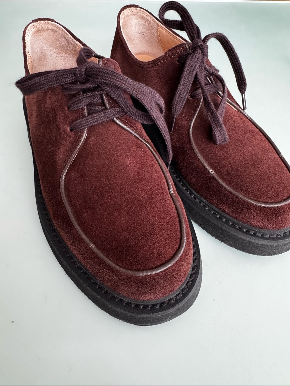 A.P.C.
GAELLE SHOES
Dark chestnut brown desert ankle shoes in suede split. - Picture 3 of 11
